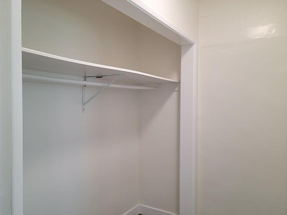 4th image of 709 S Flower St #6