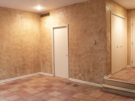 2nd image of 1410 S Prairie Ave