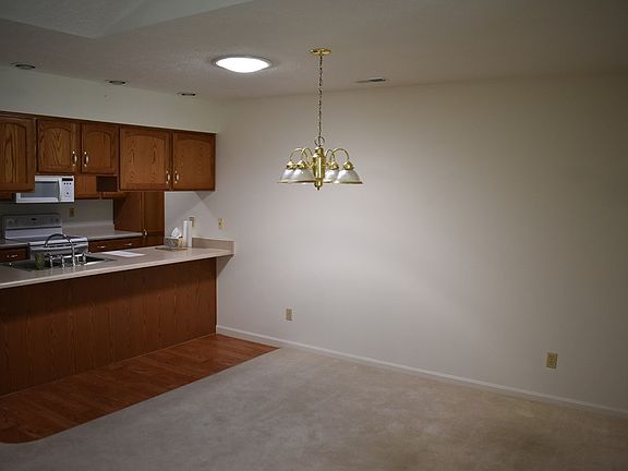 4th image of 833 Oakbrook Dr