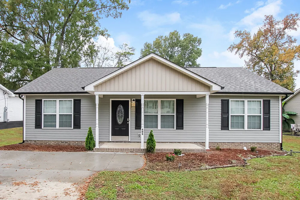 3 bed, 2.0 bath, 1225 sqft, $2,570 — Photo 1