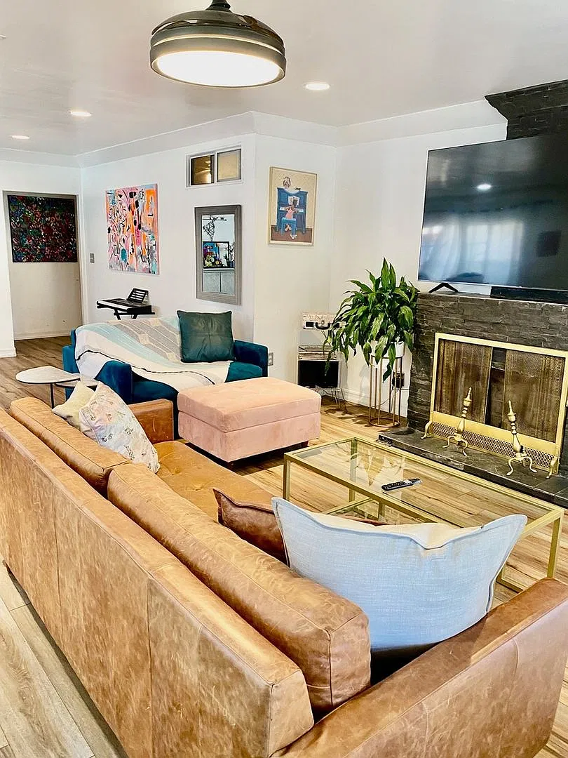 Charming 1BR plus office. Duplex in Los Angeles — Photo 1