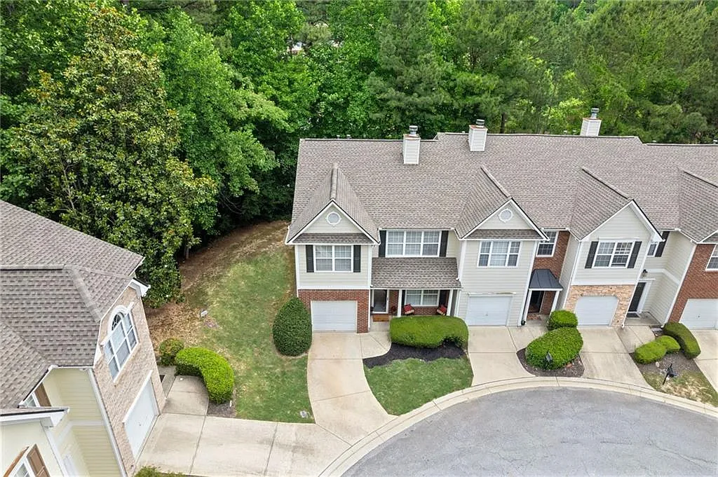 4 bed, 3.0 bath, 2100 sqft, $2,850 — Photo 2