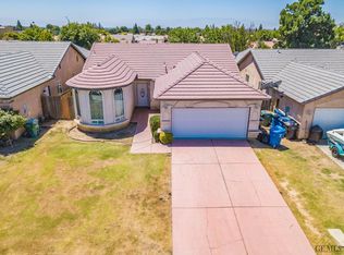 207 Sunny Meadow Dr, Bakersfield, CA 93308