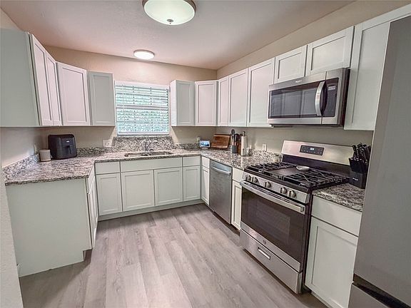 4th image of 604 Cooper St