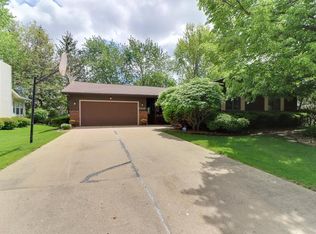 1308 Heritage Rd W, Normal, IL 61761