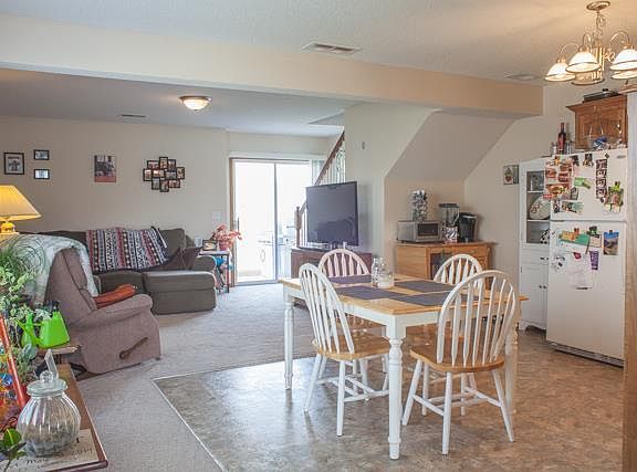 3rd image of 1605 SW Highland Dr