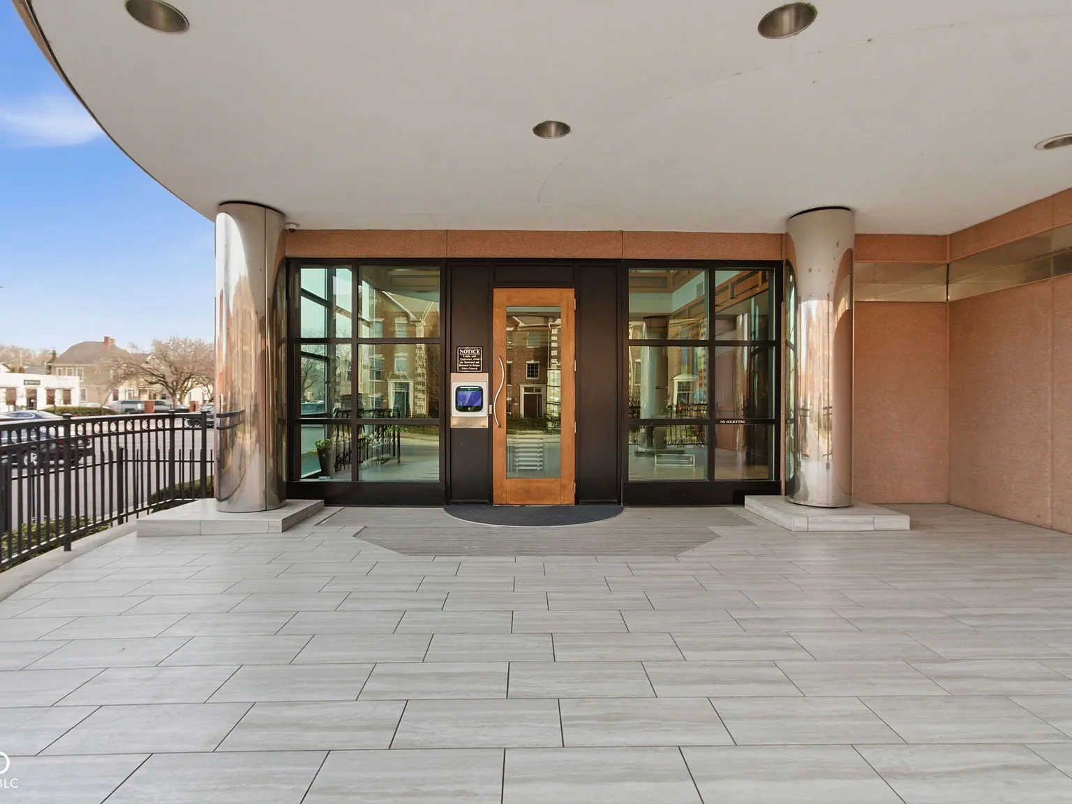 2 bed, 2.0 bath, 1189 sqft, $2,000 — Photo 3