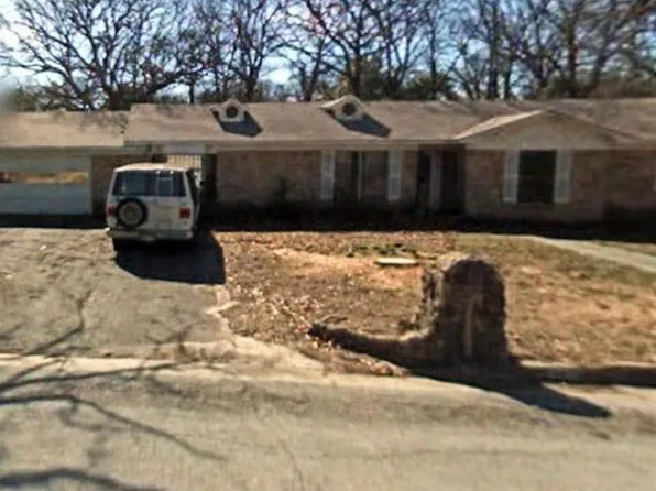 3102 Autumn Leaves Dr, Tyler, TX 75702