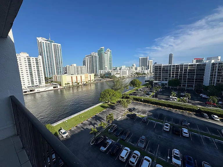 800 Parkview Dr #A1018 — Photo 16