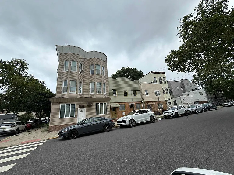 42 Montrose Ave #2 — Photo 19
