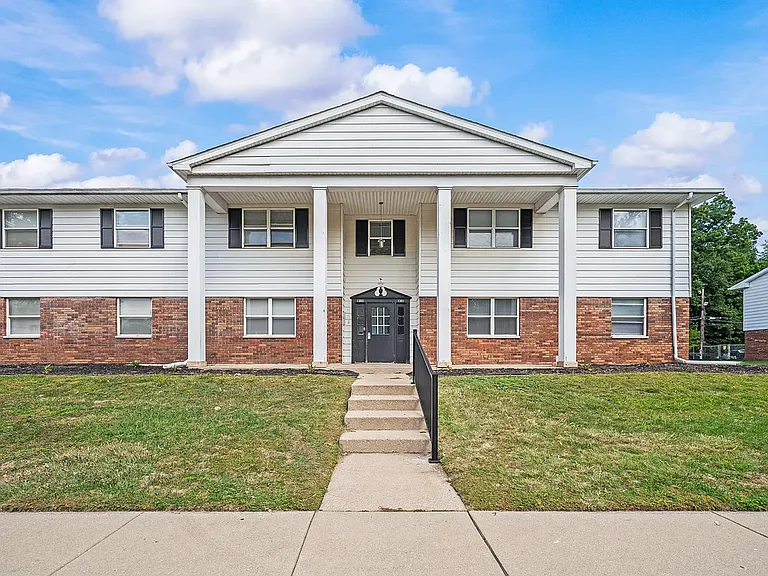 1265 Kinyon St. Apt 24, South Bend — Photo 1
