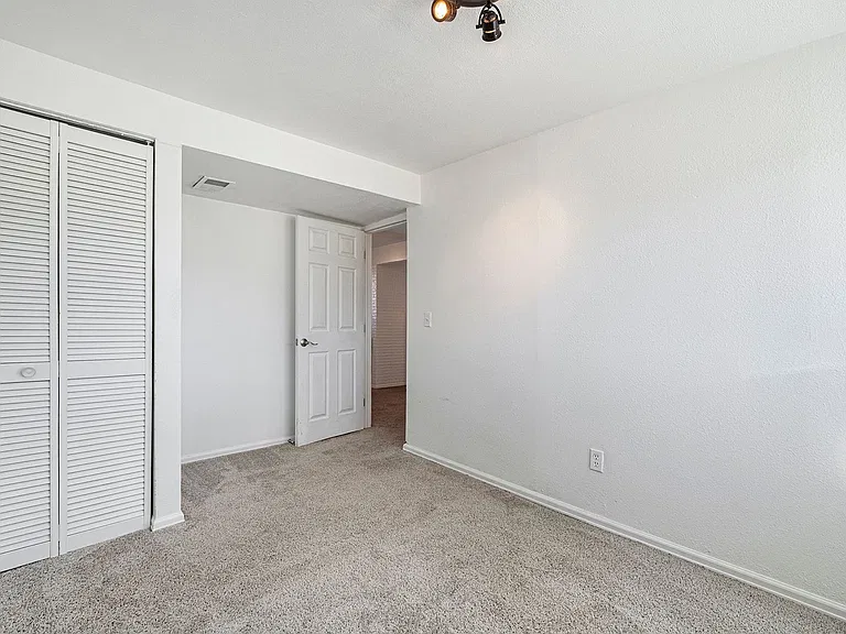 1840 Elmwood St — Photo 14