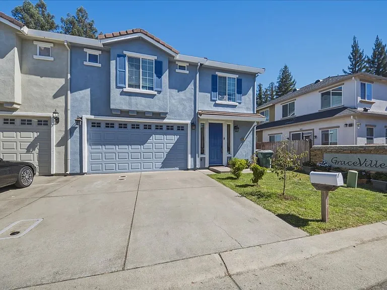 9105 Echo Point Pl — Photo 1