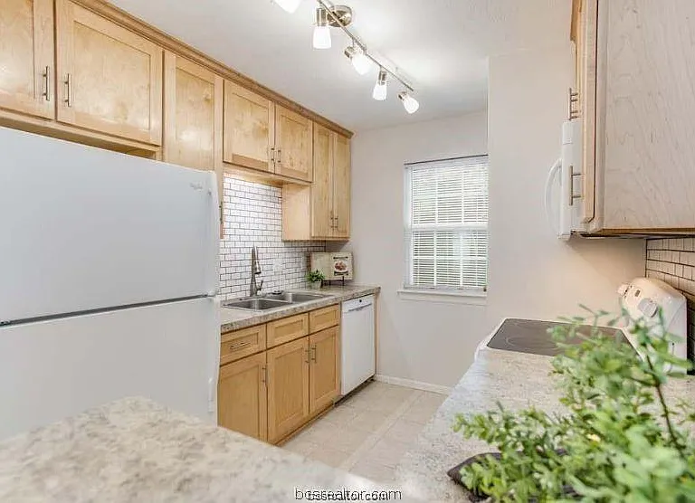 808 Kalanchoe Ct — Photo 3