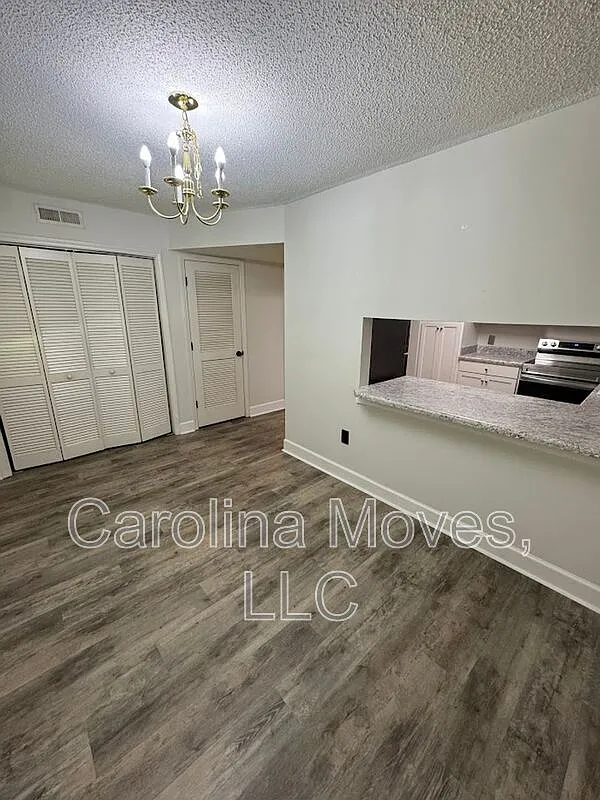 3 bed, 2.5 bath, 1350 sqft, $1,495 — Photo 4