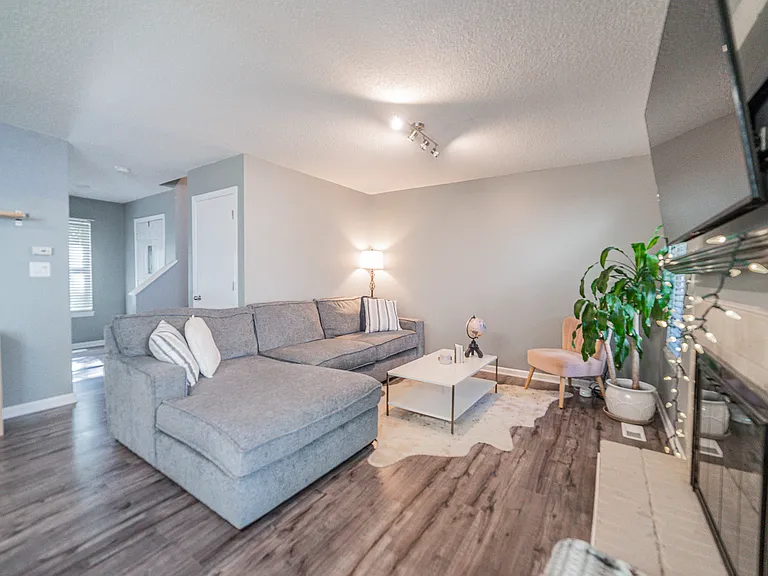 6621 Bradshaw St — Photo 4