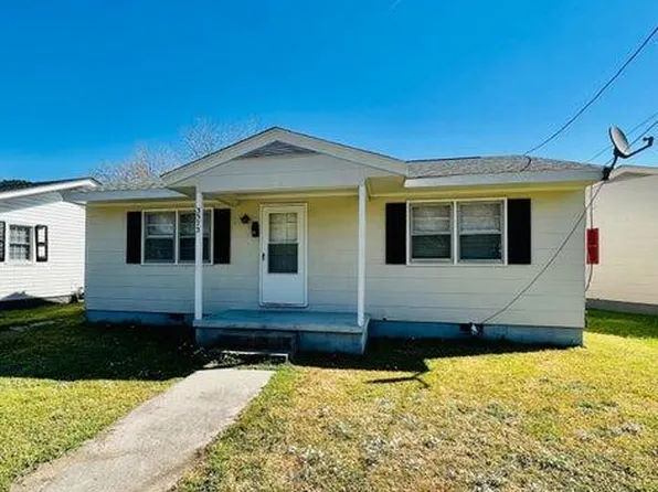 3573 S Barrett St, Farmville, NC 27828