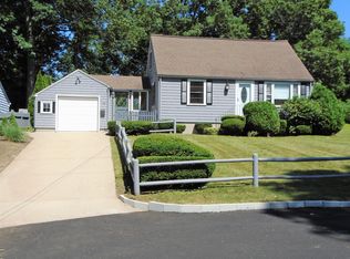 108 Normandy Dr, Cranston, RI 02920