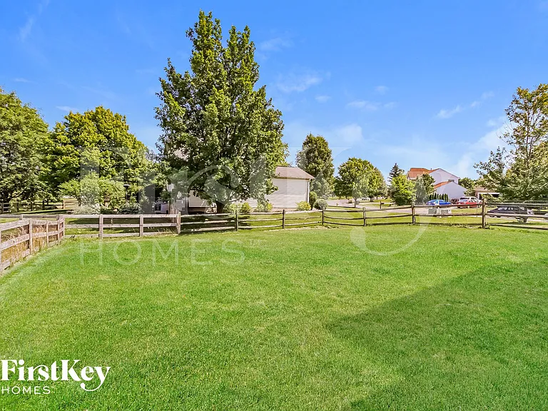 4792 Sarah Dr — Photo 15
