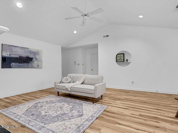 5th image of 1621 Greys Mill Road