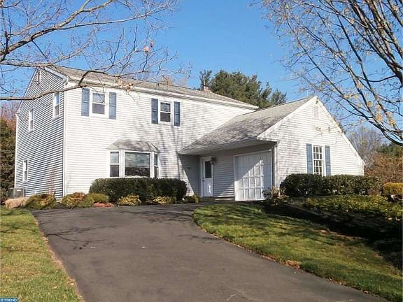 2nd image of 907 Quincy Dr