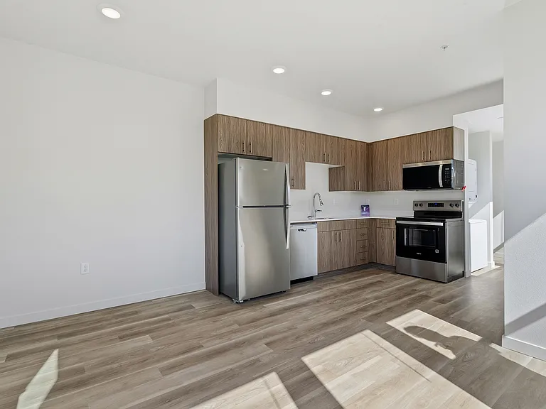 Evergreen Peak Apartments — Photo 13