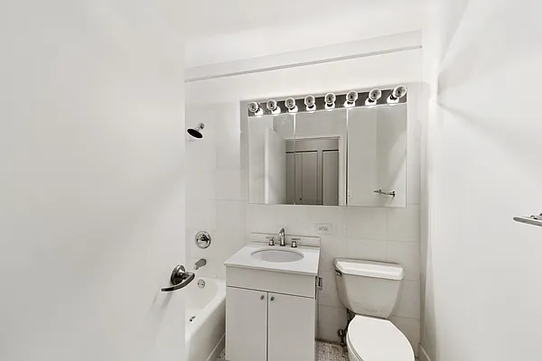 Rented by Nest Seekers International | media 40