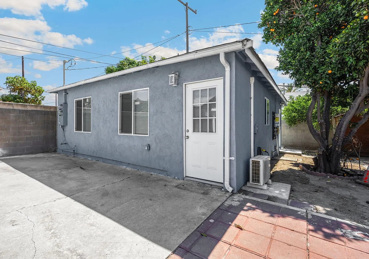 Charming & Spacious 2-Bedroom Unit/ADU in Whittier — Photo 2