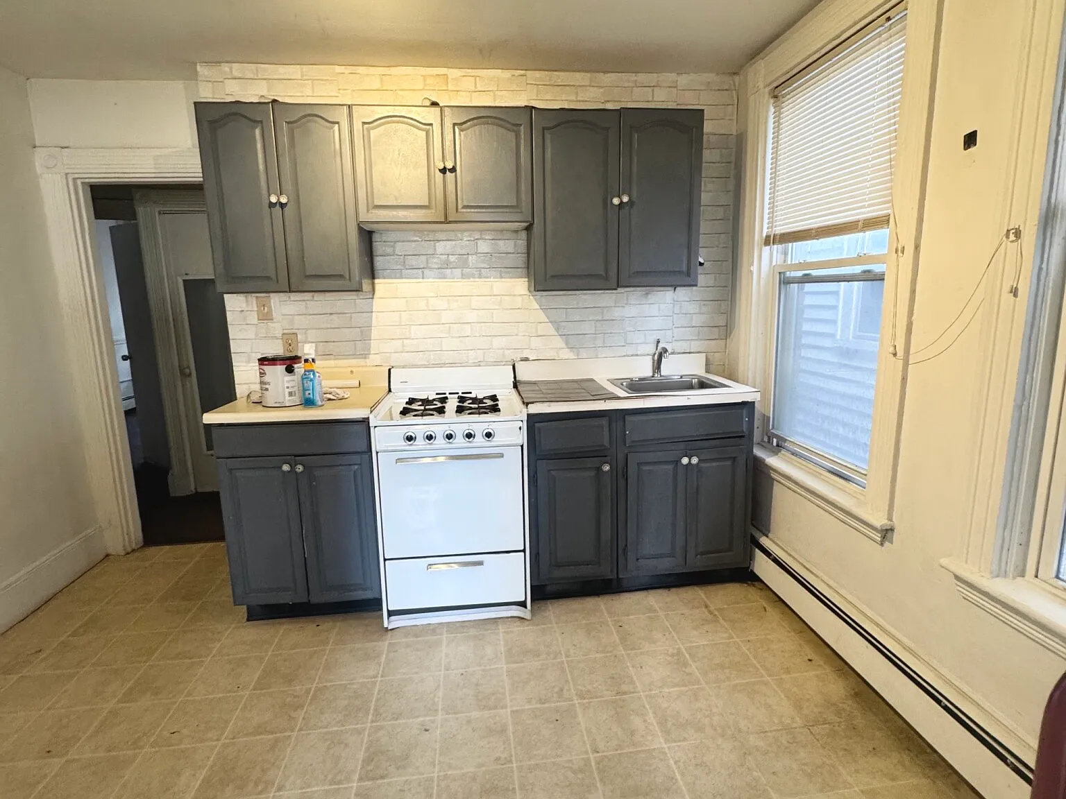 3 bed, $3,000 — Photo 2