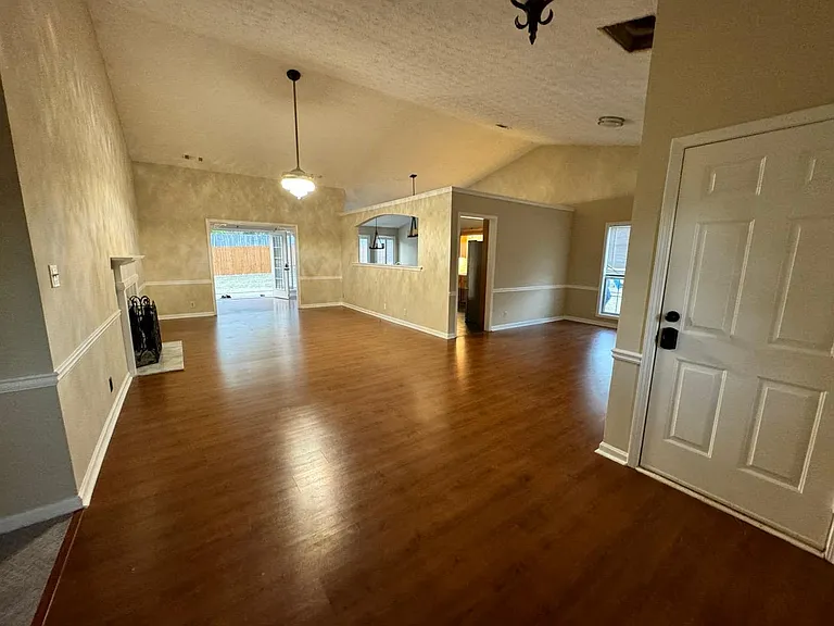 215 Lisbet Ct — Photo 10
