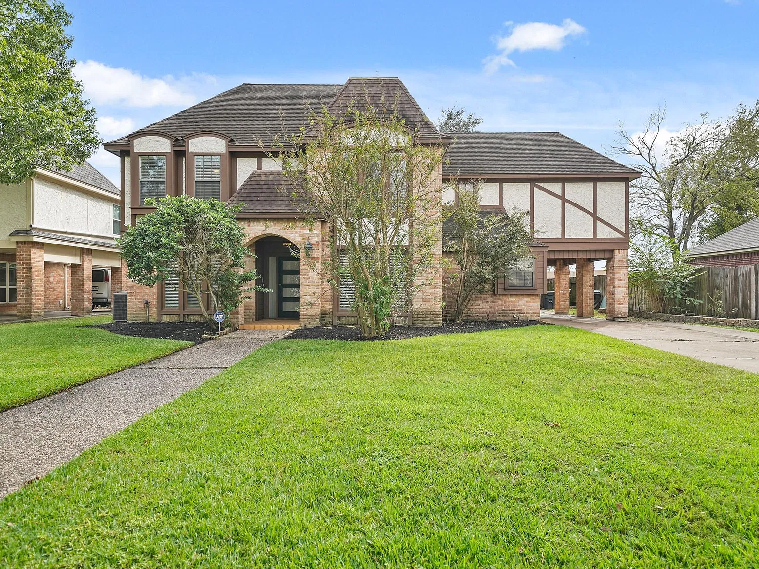 4 bed, 3.5 bath, 3338 sqft, $3,000 — Photo 2