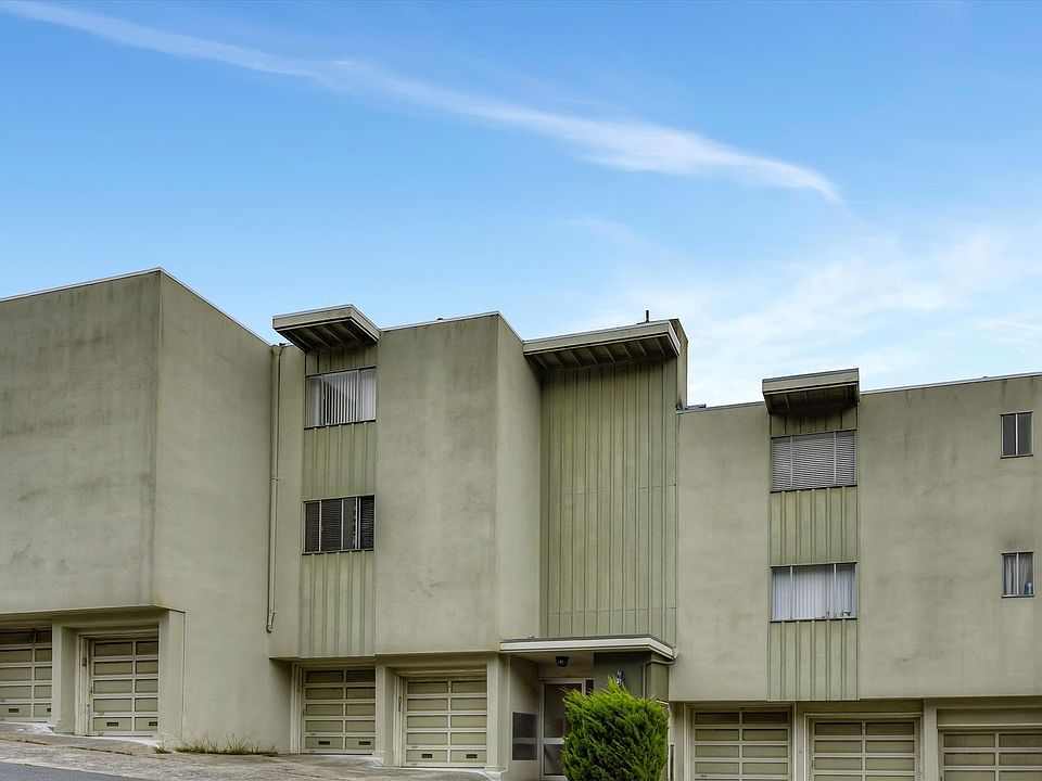 1st image of 30 Parkridge Dr #8