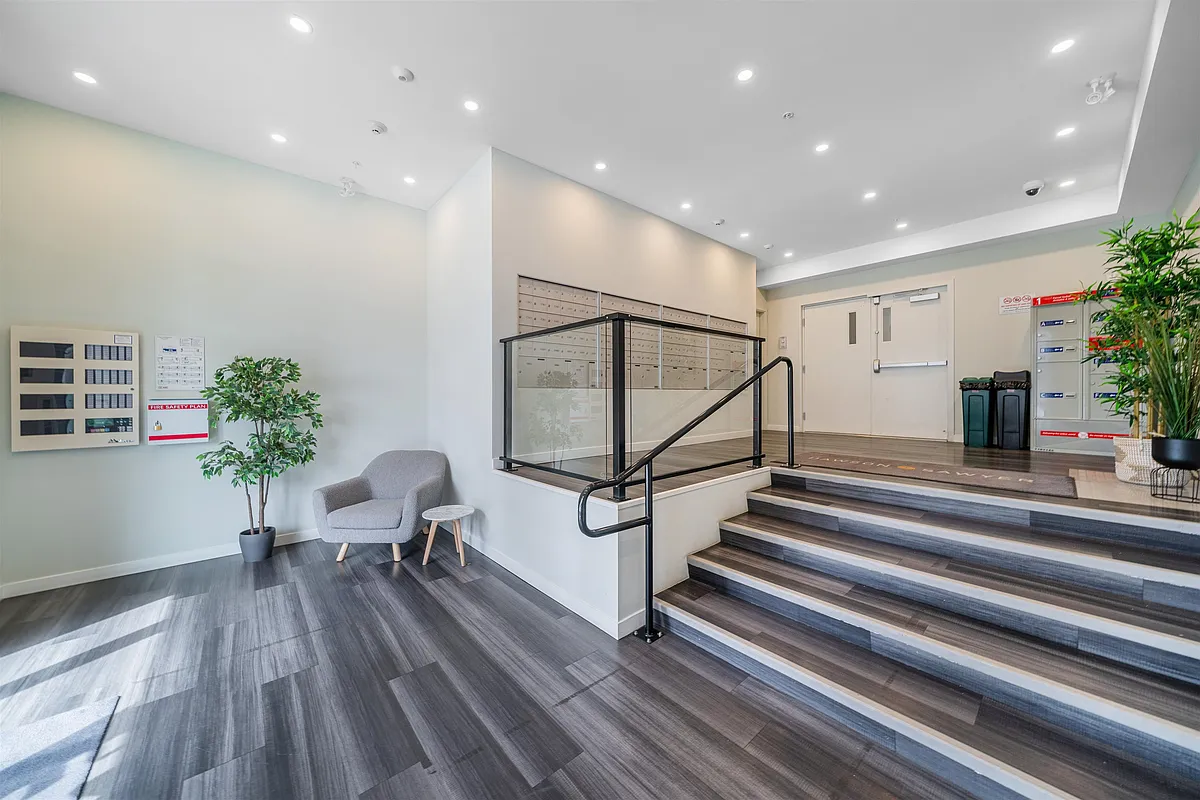 Building Photo - 13623 81a Ave #413