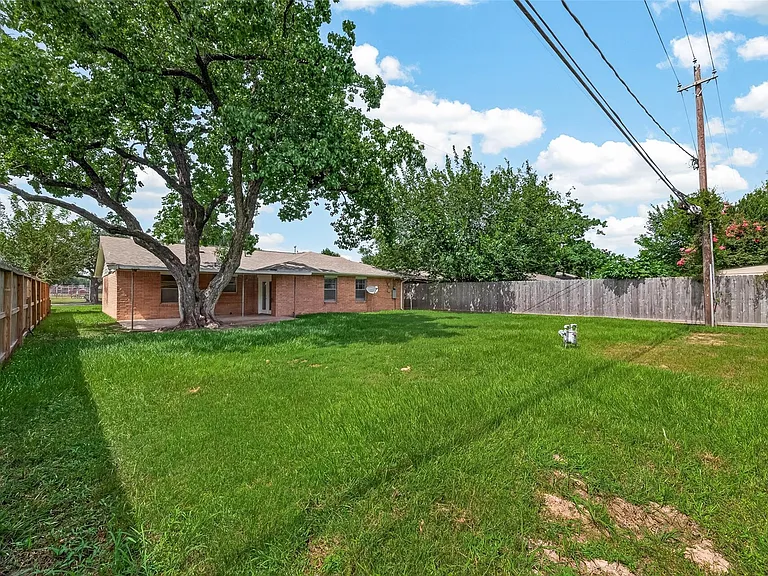 6727 Grovewood Ln — Photo 32