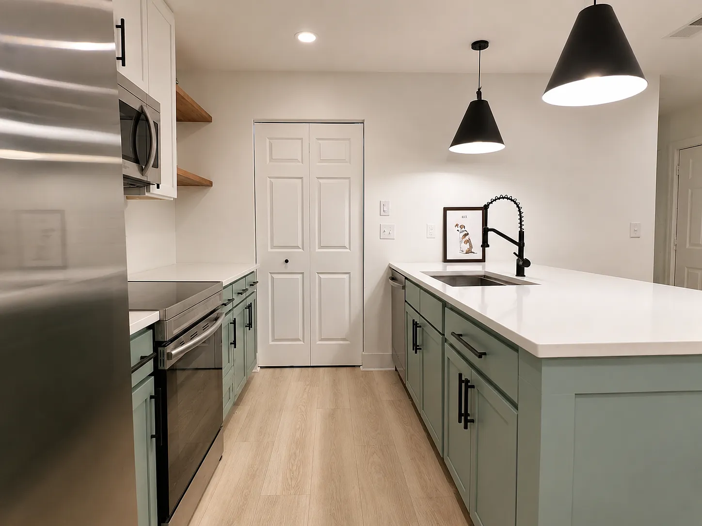 2 bed, 976 sqft, $3,295 — Photo 2