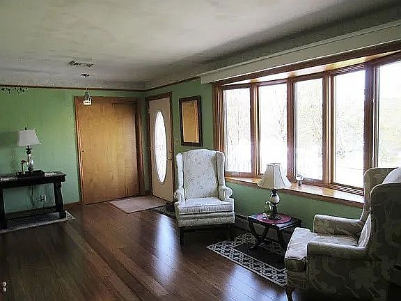 3rd image of 1516 Quaker Lake Rd