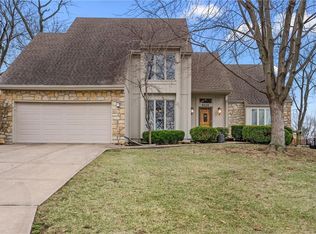 9529 W 116th Ter, Overland Park, KS 66210
