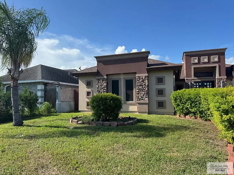 4021 Westland Dr — Photo 2