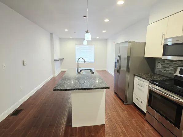 657 N 11th St #1B, Philadelphia, PA 19123