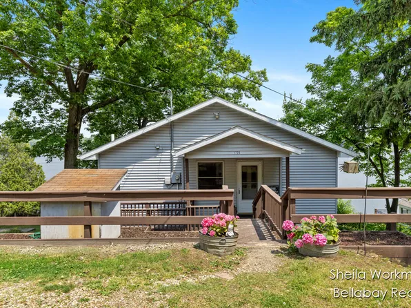 1725 Ottawa Trl, Hastings, MI 49058