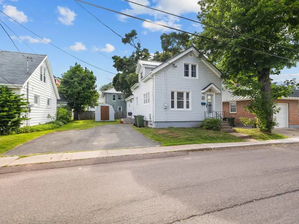 63 Orlebar St, Charlottetown, PE C1A 4X5