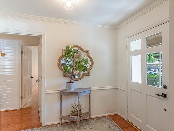 4th image of 1907 Briarpark Dr