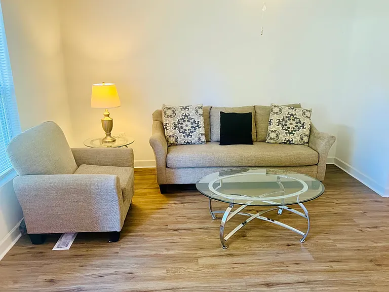 100 Parkstone Dr — Photo 4