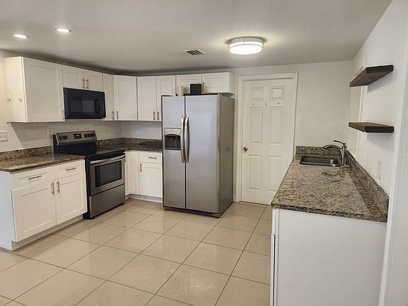 4th image of 8518 Woodlake Dr