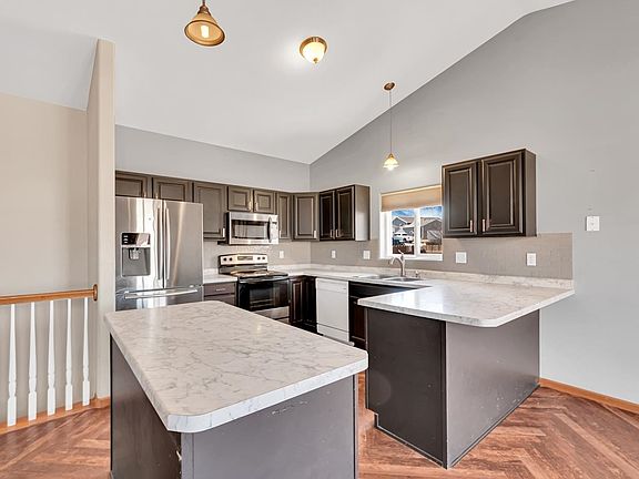 5th image of 6651 Wellington Dr