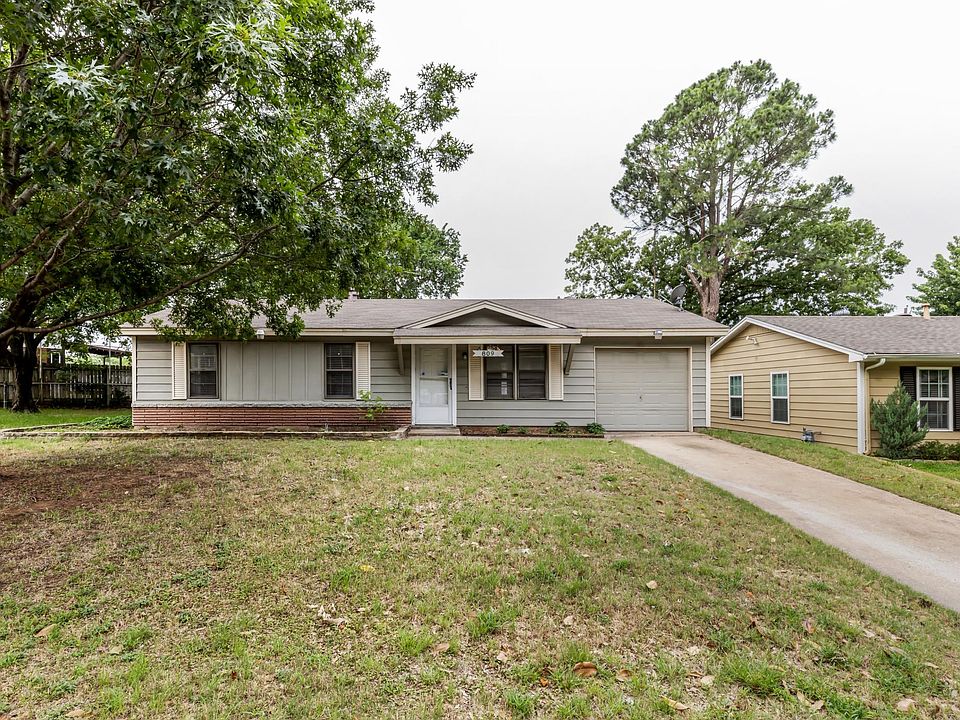 1st image of 809 Helen Dr