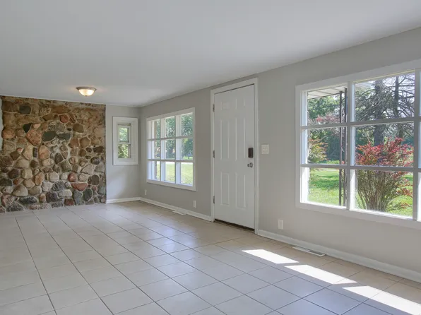 70281 McVicar Rd APT 1, Bruce Twp, MI 48065