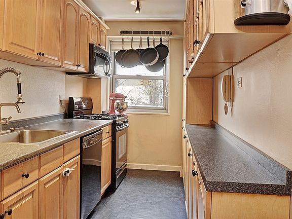 4th image of 230 Jay St APT 2J