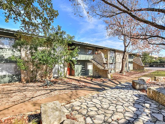 4th image of 1304 Mariposa Dr APT 205