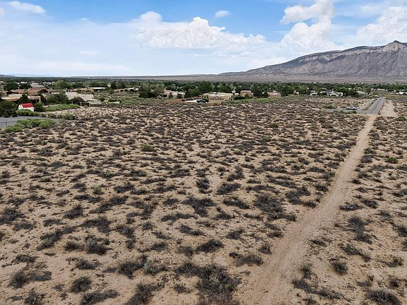 4th image of 100 Desert Luna Rd